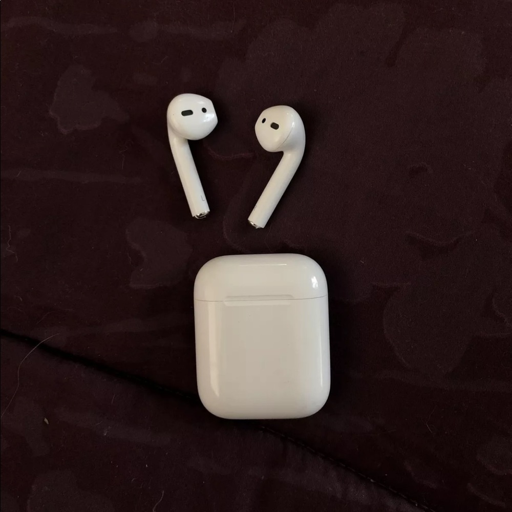 Apple AirPods 2nd Generation FOR PARTS ONLY